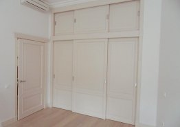 Дверь купе МДФ по стене между комнатами